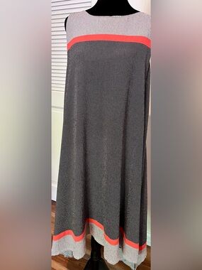 Women’s Robbie Bee Black and white polka dot with coral Trim Dress.  Size 16.
